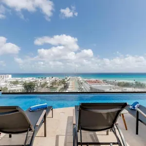 https://paralia.quintano-roohotels.com